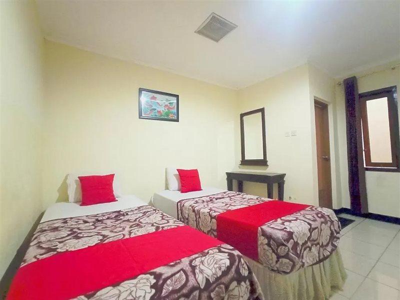 Hotel Palem 2 Syariah Malang Redpartner מראה חיצוני תמונה