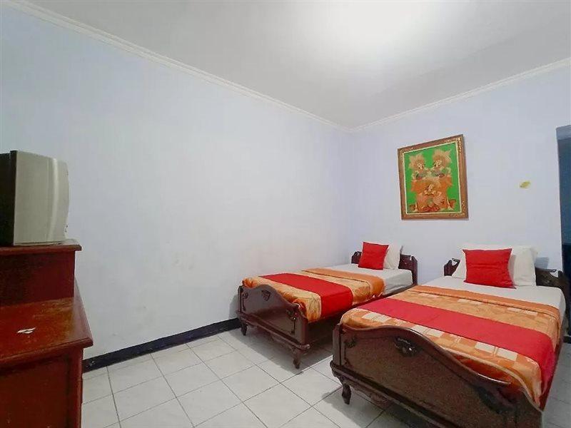 Hotel Palem 2 Syariah Malang Redpartner מראה חיצוני תמונה