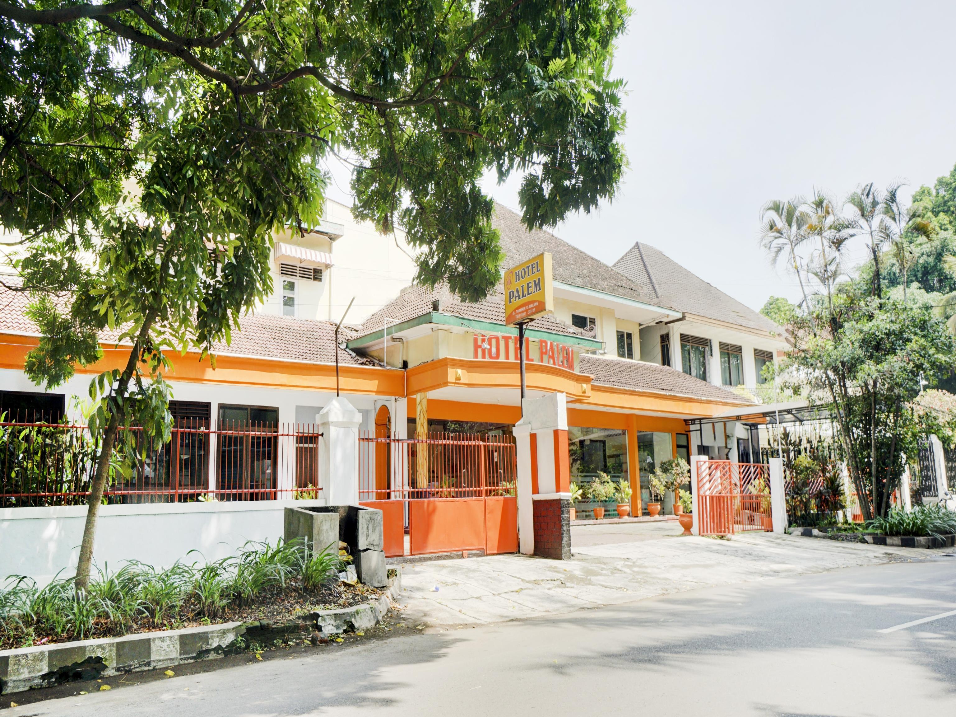 Hotel Palem 2 Syariah Malang Redpartner מראה חיצוני תמונה