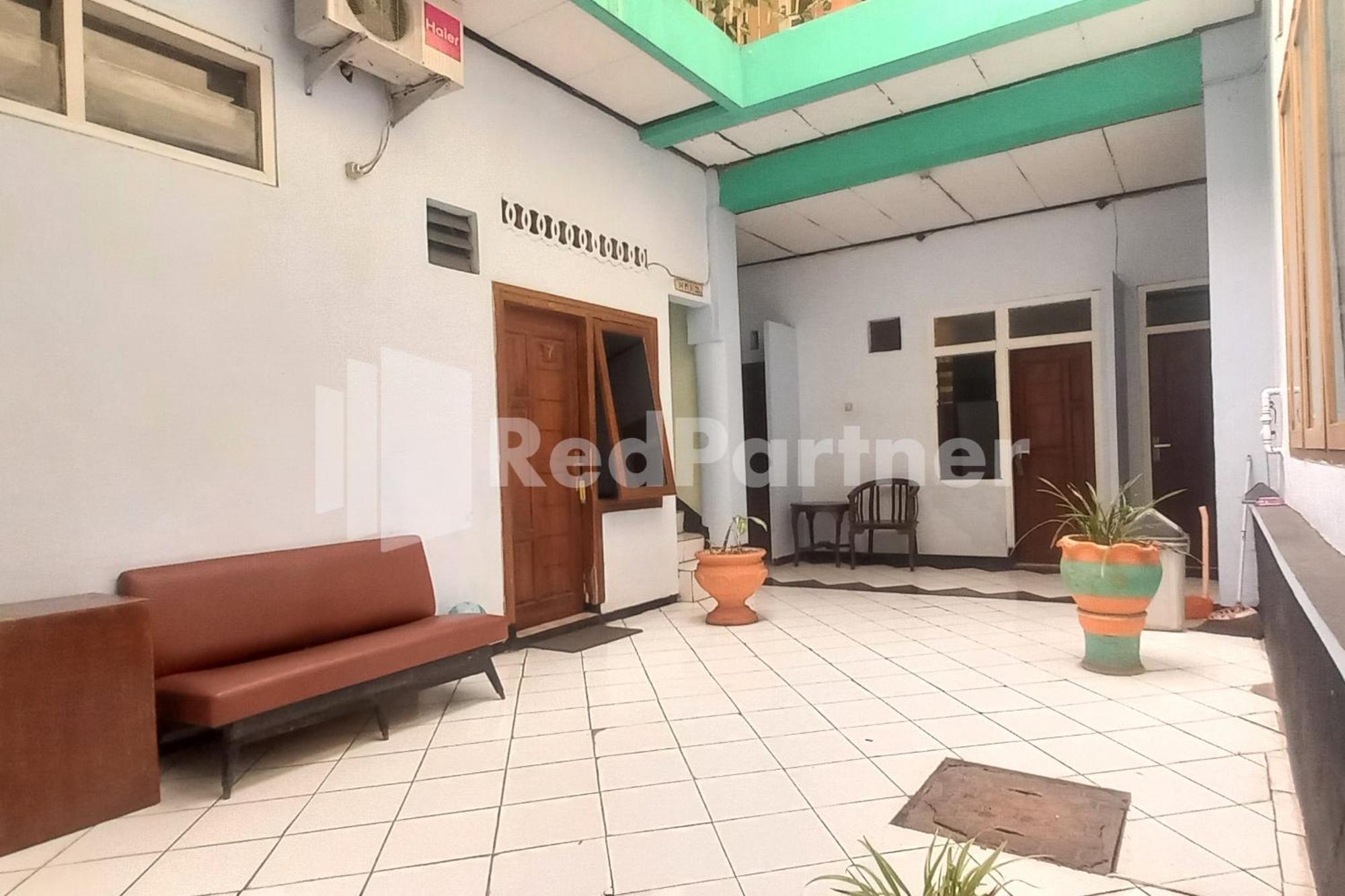 Hotel Palem 2 Syariah Malang Redpartner מראה חיצוני תמונה