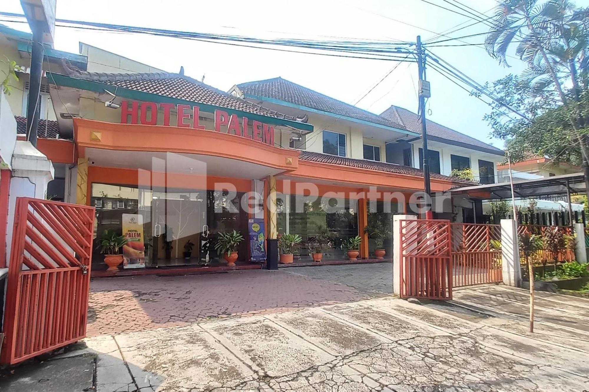 Hotel Palem 2 Syariah Malang Redpartner מראה חיצוני תמונה